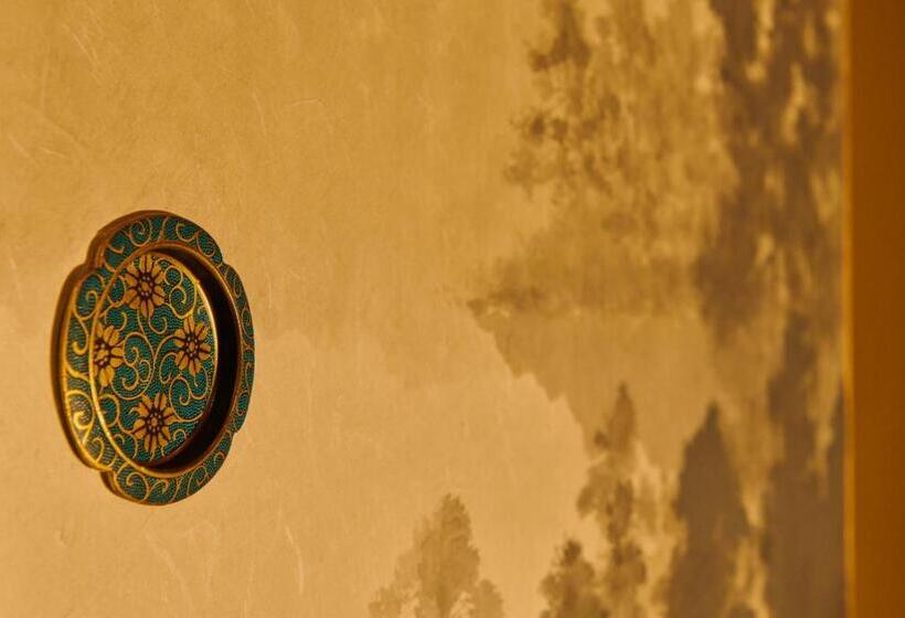 سوییت لوکس, Araya Totoan