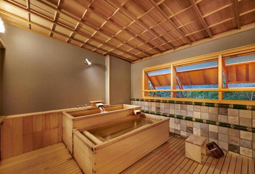 سوییت لوکس, Araya Totoan