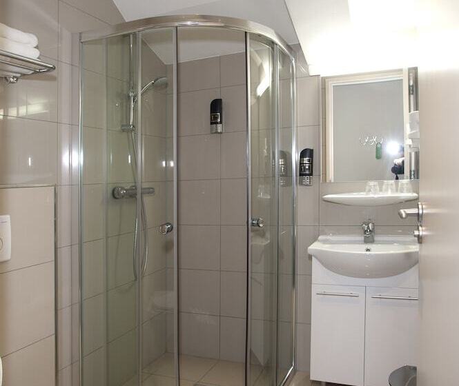 غرفة قياسية ثلاثية, Iron Horse Amsterdam