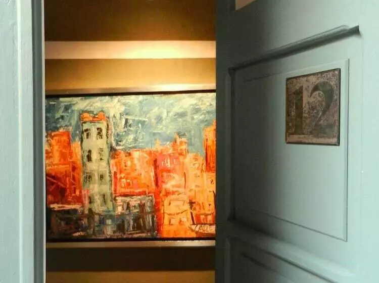 سوییت جونیور, La Casa Del Atrio
