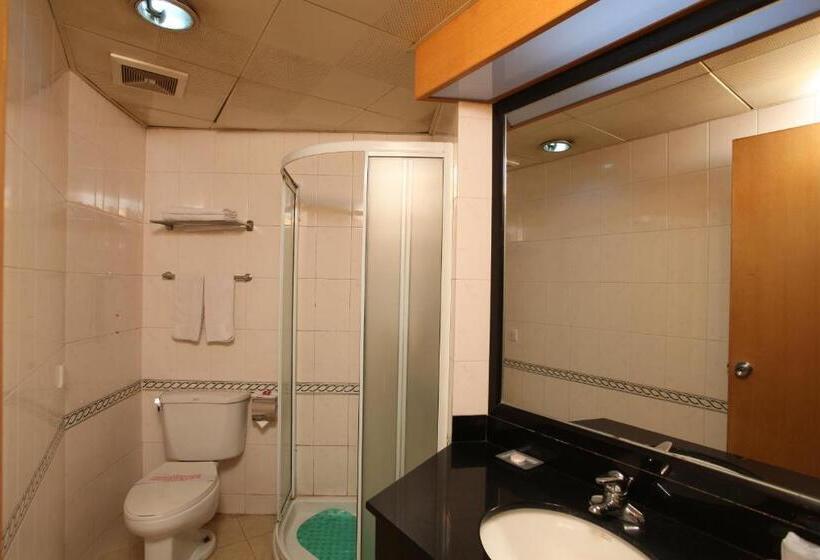 Deluxe room with river view, Xin Hua Hotel Guangzhou