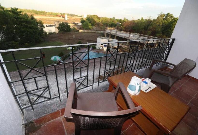 Quarto deluxe, Vits Kamats Resort, Silvassa