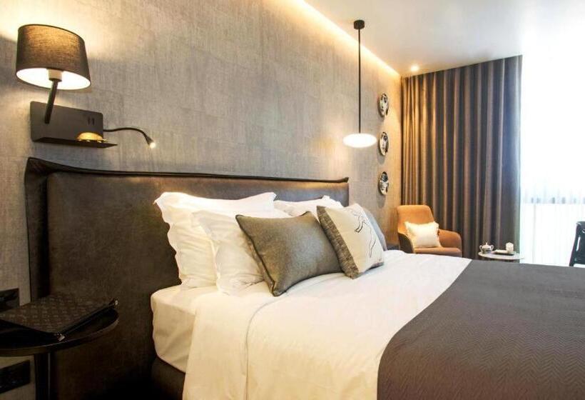 חדר סופריור, Daniel Herzliya