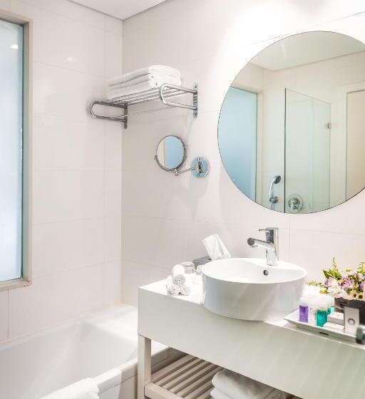 חדר דלוקס נוף לים, Daniel Herzliya