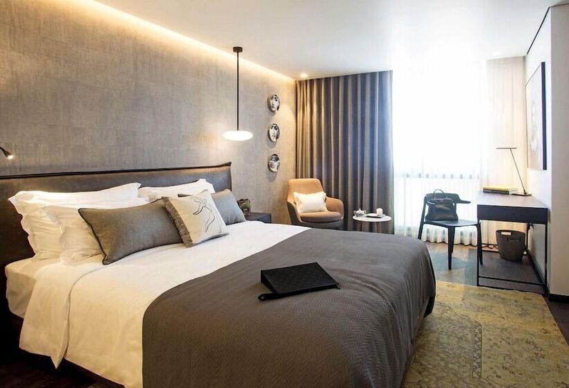 חדר סופריור, Daniel Herzliya