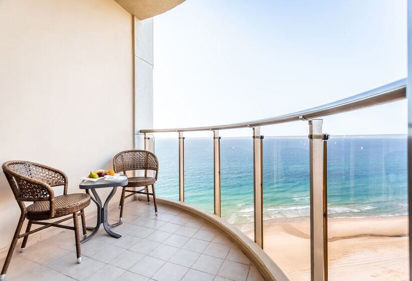 חדר דלוקס עם מרפסת נוף לים, Daniel Herzliya