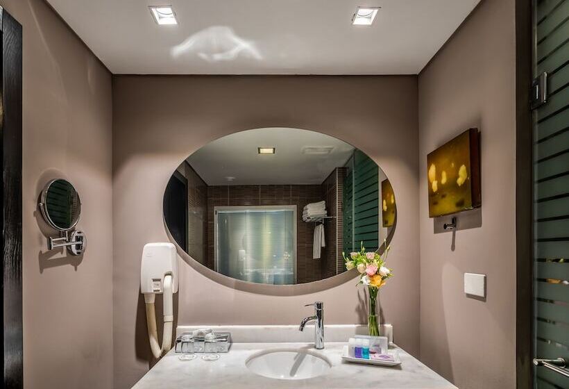 חדר דלוקס עם מרפסת נוף לים, Daniel Herzliya