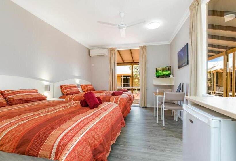 Четырехместный Номер Ejecutiva, Erldunda Desert Oaks Resort