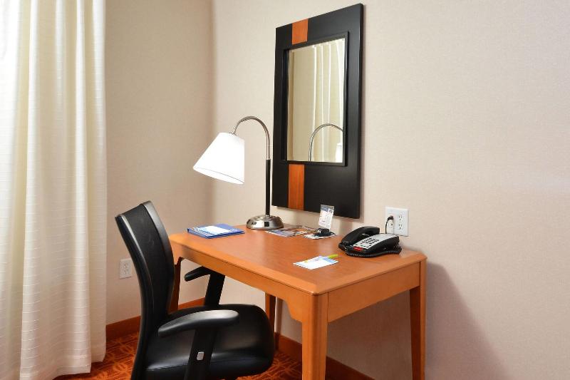 חדר סטנדרט עם מיטת קינג, Fairfield Inn & Suites Wytheville