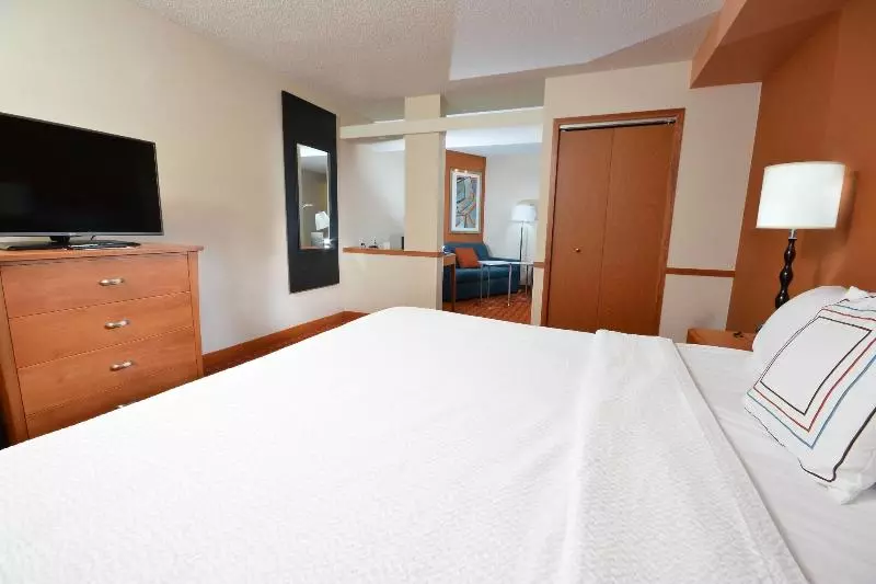キングサイドベッドのスタンダードワンルーム, Fairfield Inn & Suites Wytheville