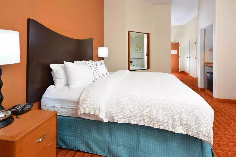キングサイドベッドのスタンダードワンルーム, Fairfield Inn & Suites Wytheville