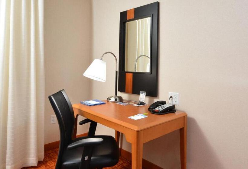 חדר סטנדרט עם מיטת קינג, Fairfield Inn & Suites Wytheville