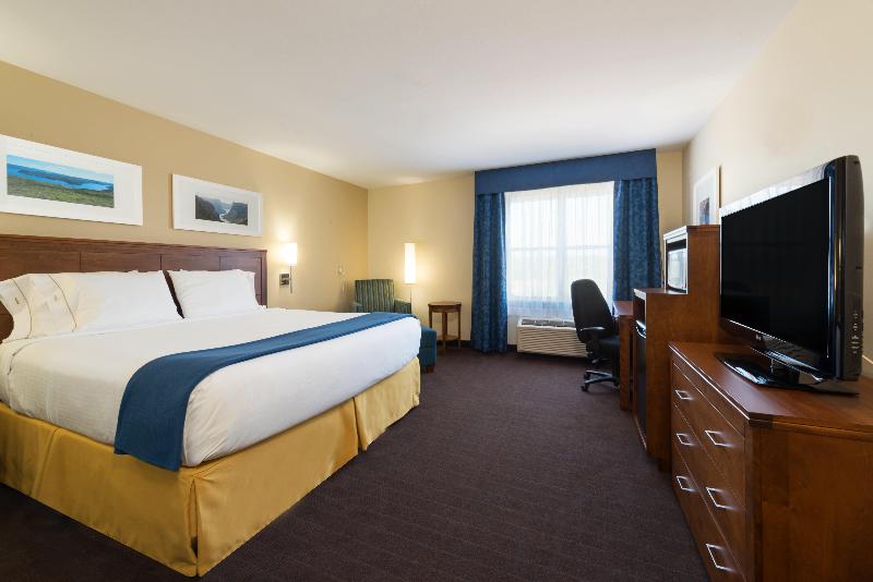 장애인을 위한 킹사이즈 침대 스탠다드 룸, Holiday Inn Express Deer Lake, An Ihg