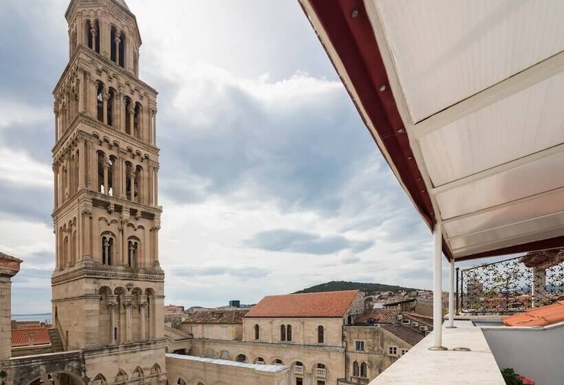 Utcára Néző Standard Szoba, Plr Accommodation