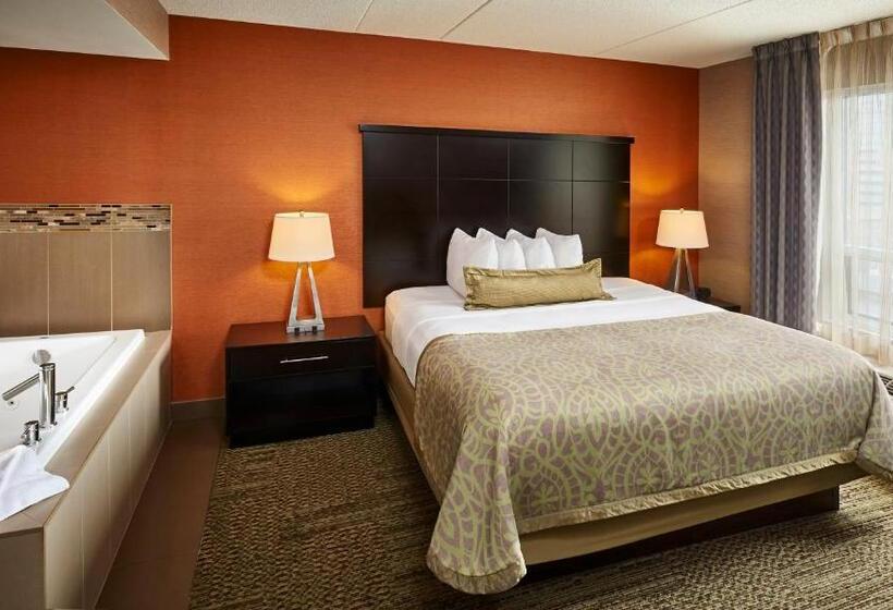 带大床的套房, Staybridge Suites Hamilton   Downtown, An Ihg