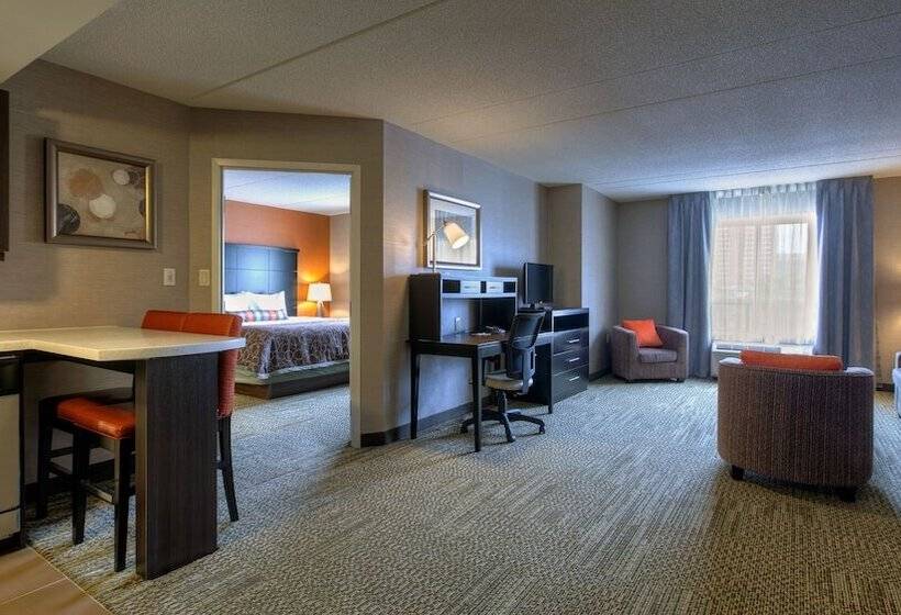 带大床的套房, Staybridge Suites Hamilton   Downtown, An Ihg