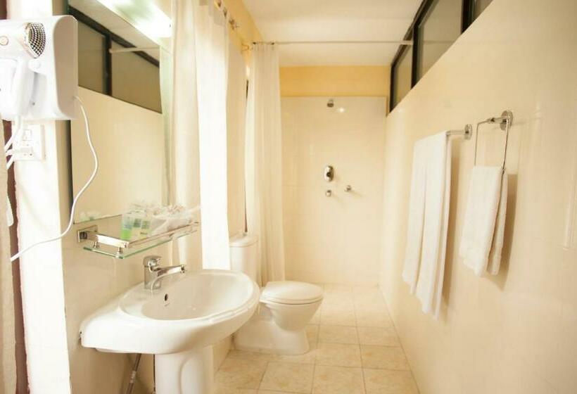 Deluxe Room, Royal Astoria Hotel