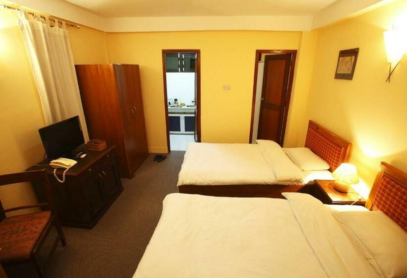 Deluxe Room, Royal Astoria Hotel