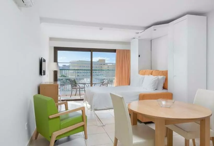 استودیوی استاندارد, Sunset Bay Club