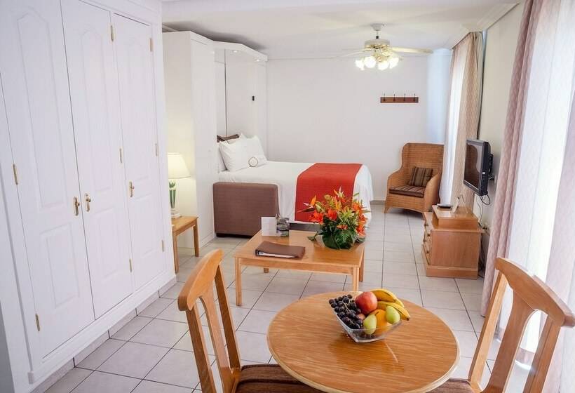 Студия Стандарт, Sunset Bay Club