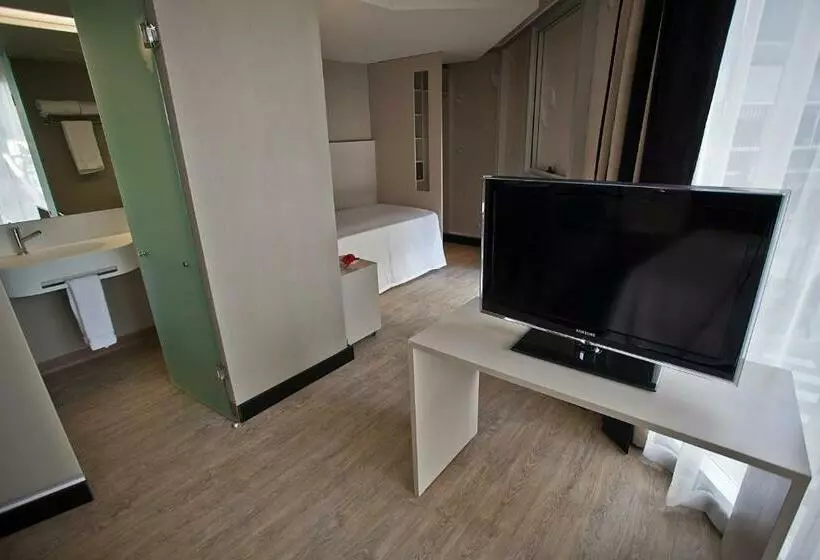 اتاق استاندارد سه نفره, Two Hotel Buenos Aires