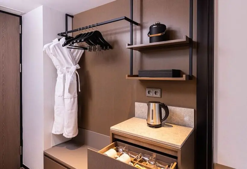 Standard Room Queen Size Bed