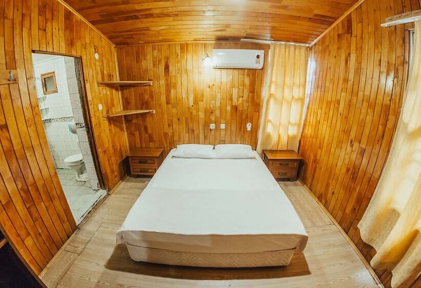 بانگلوی استاندارد, Kadir S Top Tree Houses