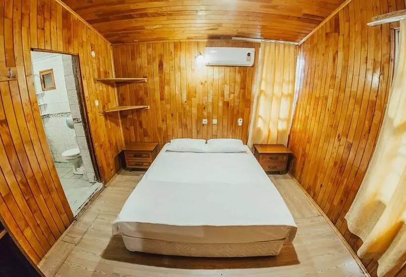بانگلوی استاندارد, Kadir S Top Tree Houses