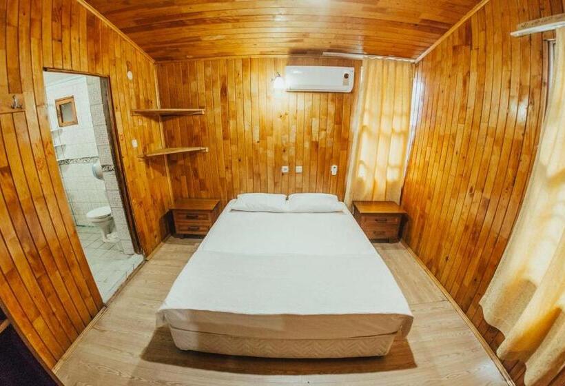 بانگلوی استاندارد, Kadir S Top Tree Houses