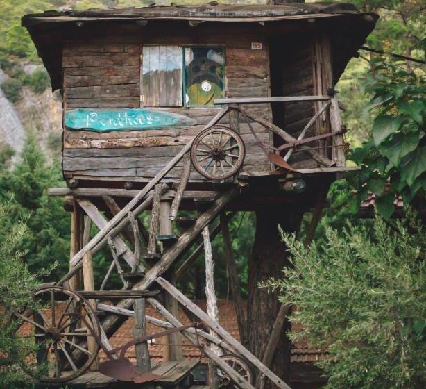 تختخواب در اتاق مشترک, Kadir S Top Tree Houses