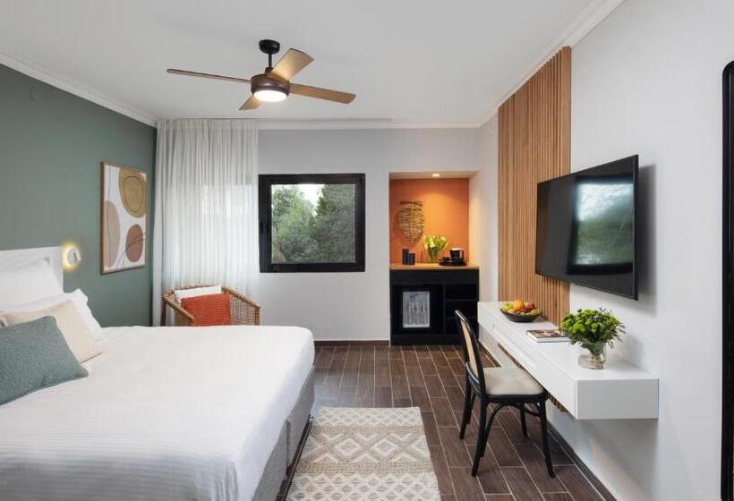 Номер Deluxe, C Hotel Neve Ilan