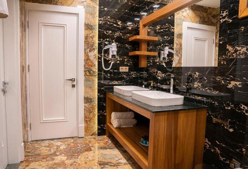 سوییت لوکس, Cirali Hera