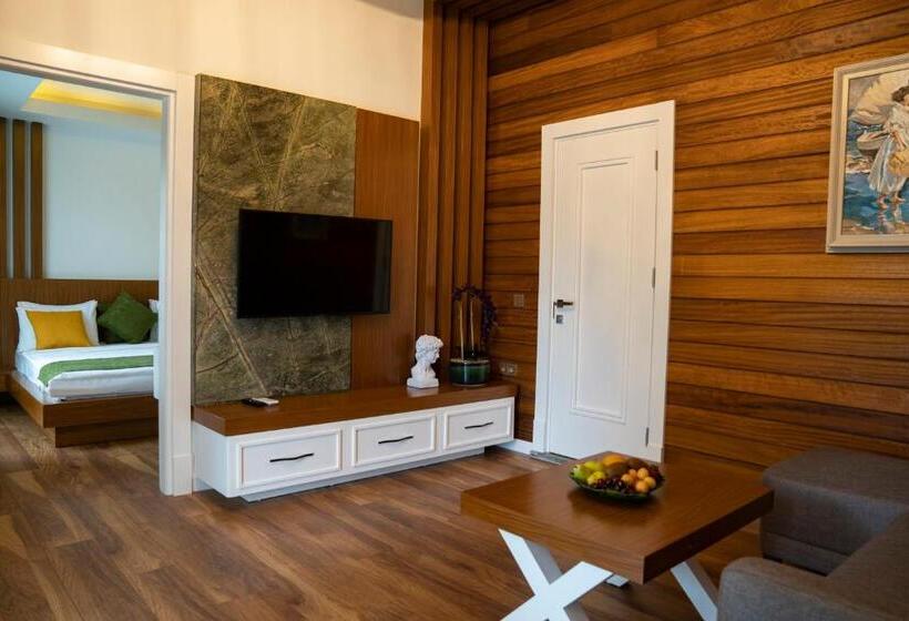 سوییت لوکس, Cirali Hera