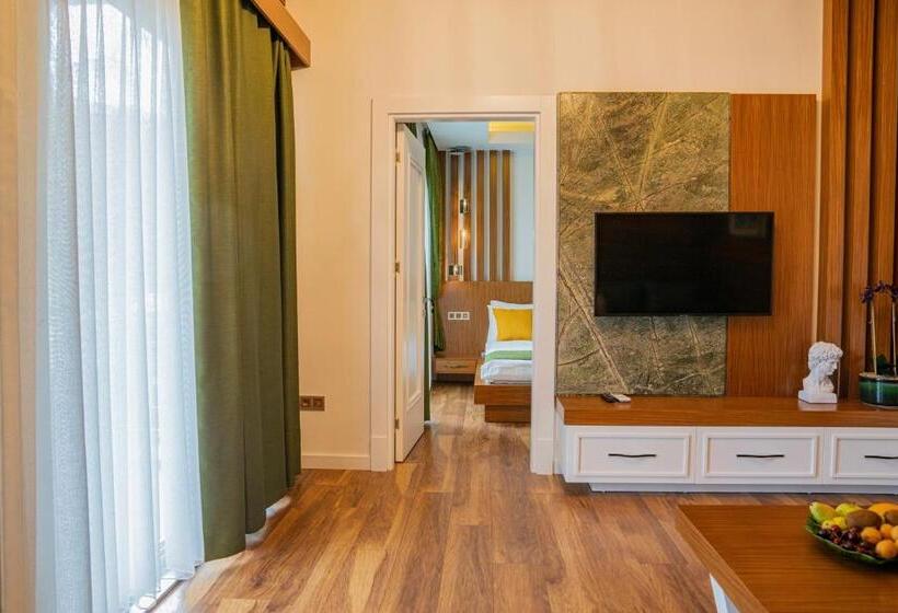 سوییت لوکس, Cirali Hera