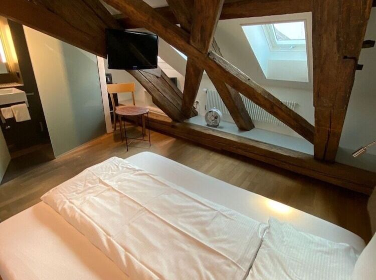 标准单人间, Le Stelle Self Check In