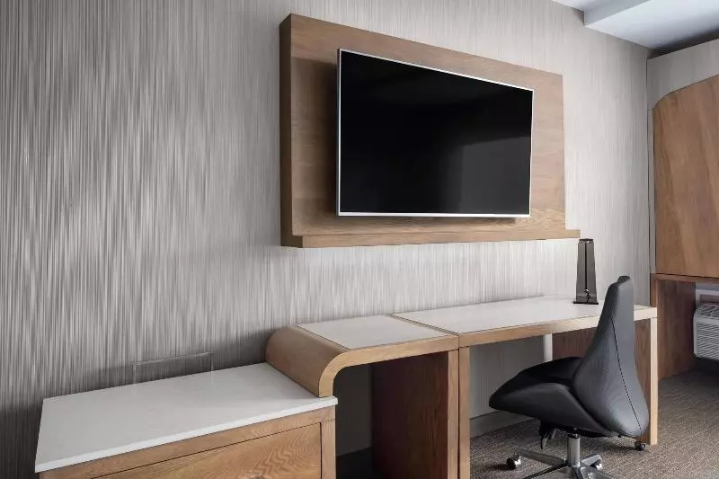 اتاق استاندارد با تخت بزرگ, Courtyard By Marriott Port Of Spain