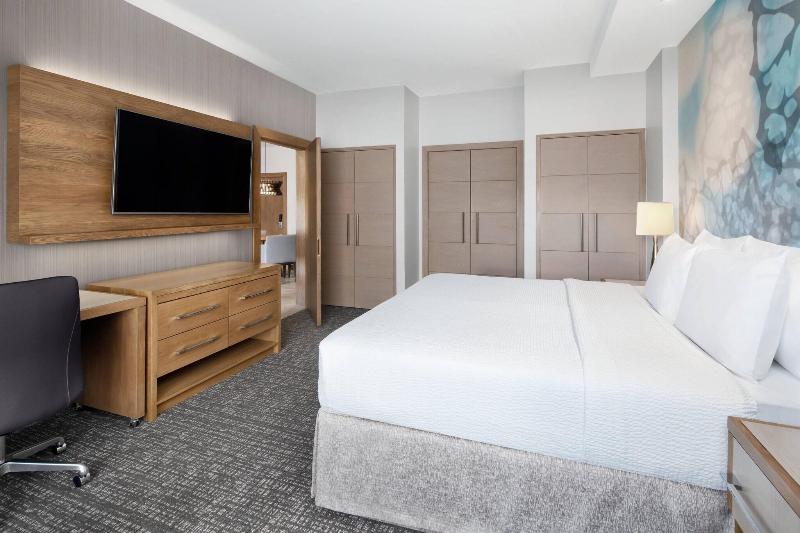 سوئیت با تخت بزرگ, Courtyard By Marriott Port Of Spain