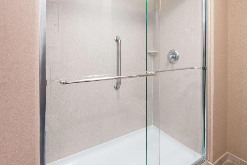 اتاق استاندارد با تخت بزرگ, Hampton Inn Springfield South Enfield