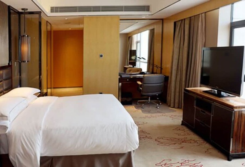 Номер Deluxe, Hilton Zhongshan Downtown
