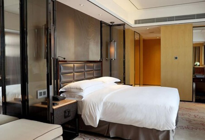 Номер Deluxe, Hilton Zhongshan Downtown