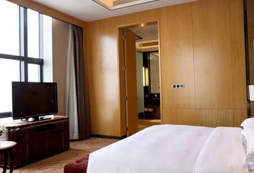 Номер Deluxe, Hilton Zhongshan Downtown