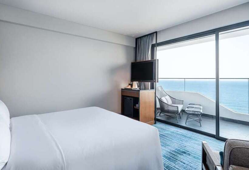 Номер Deluxe Кровать Кинг, Hilton Zhongshan Downtown