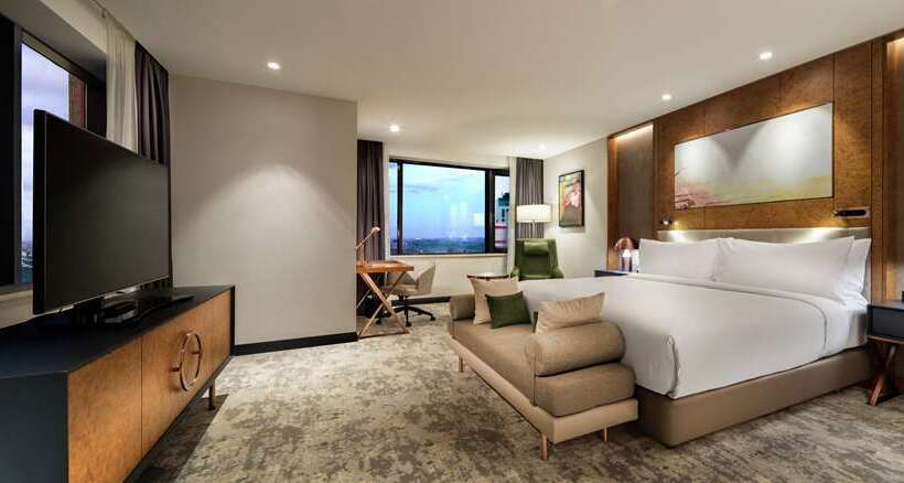 Номер Deluxe Кровать Кинг, Hilton Zhongshan Downtown