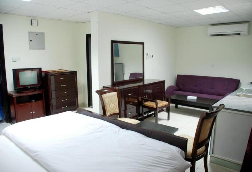 استودیوی لوکس, Paradise Inn