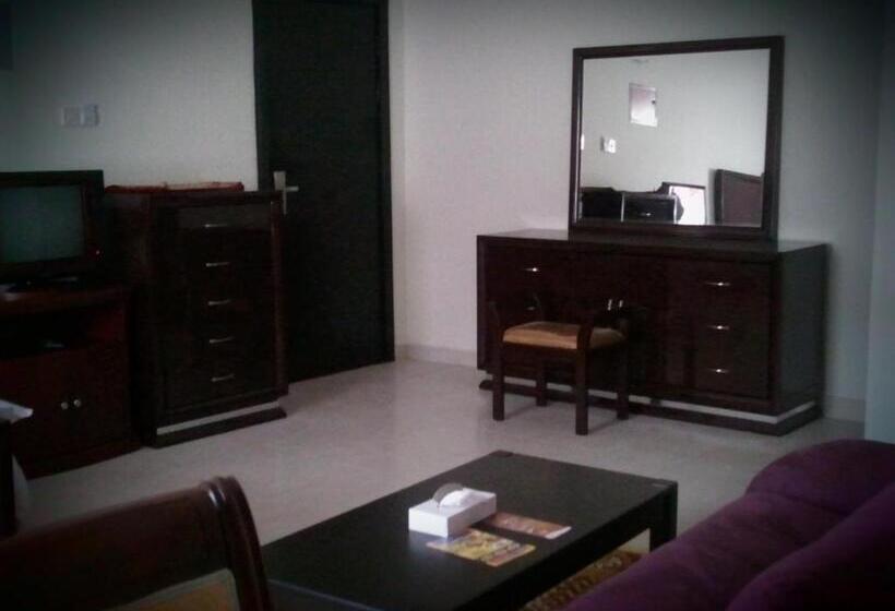 استودیوی لوکس, Paradise Inn