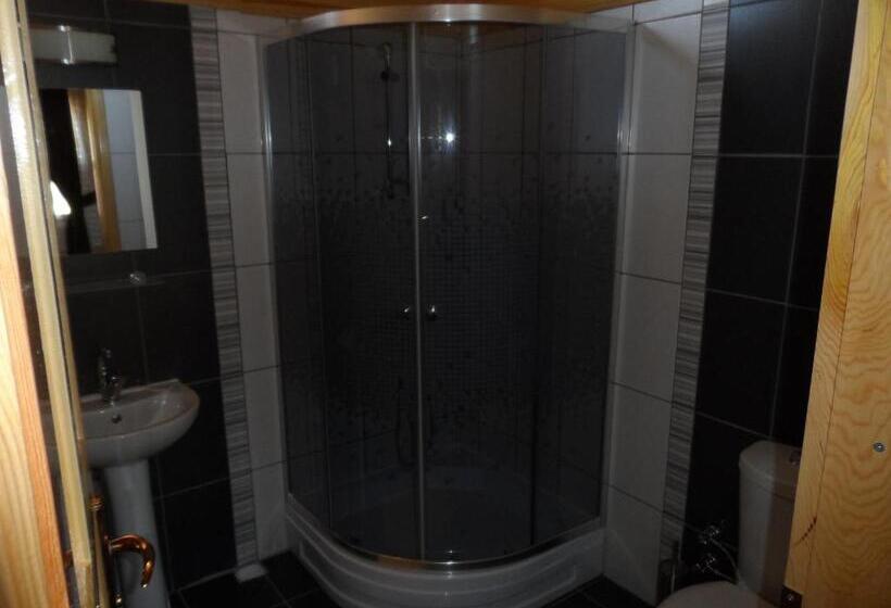 בונגלו משפחתי, Ugur Pansiyon Bungalows