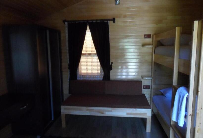 בונגלו משפחתי, Ugur Pansiyon Bungalows