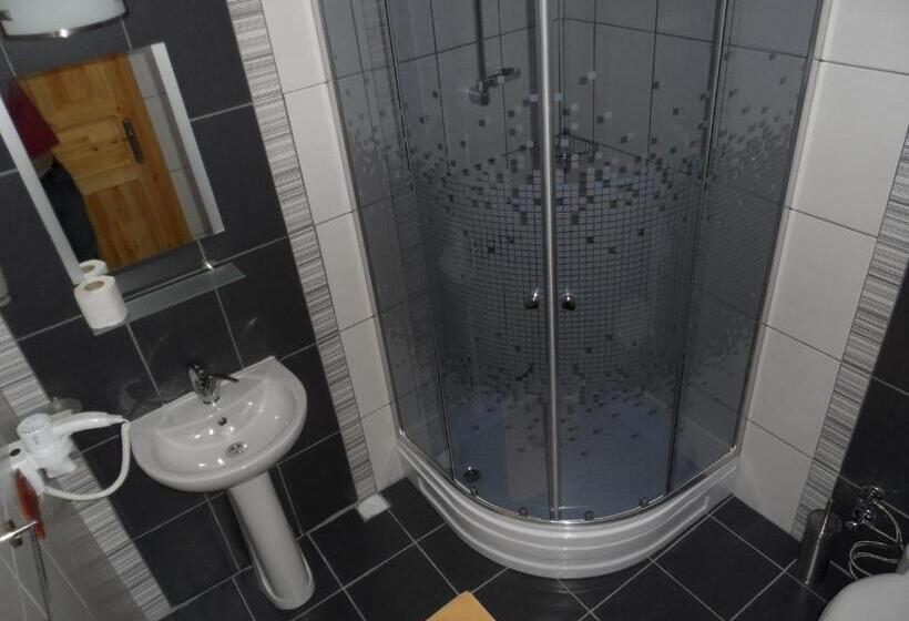 בונגלו משפחתי, Ugur Pansiyon Bungalows