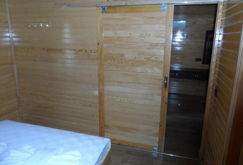 בונגלו משפחתי, Ugur Pansiyon Bungalows