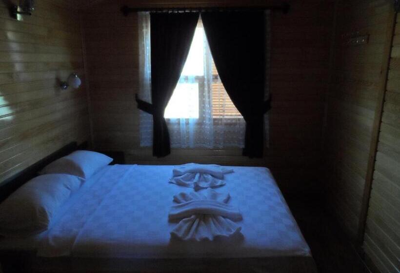 בונגלו משפחתי, Ugur Pansiyon Bungalows